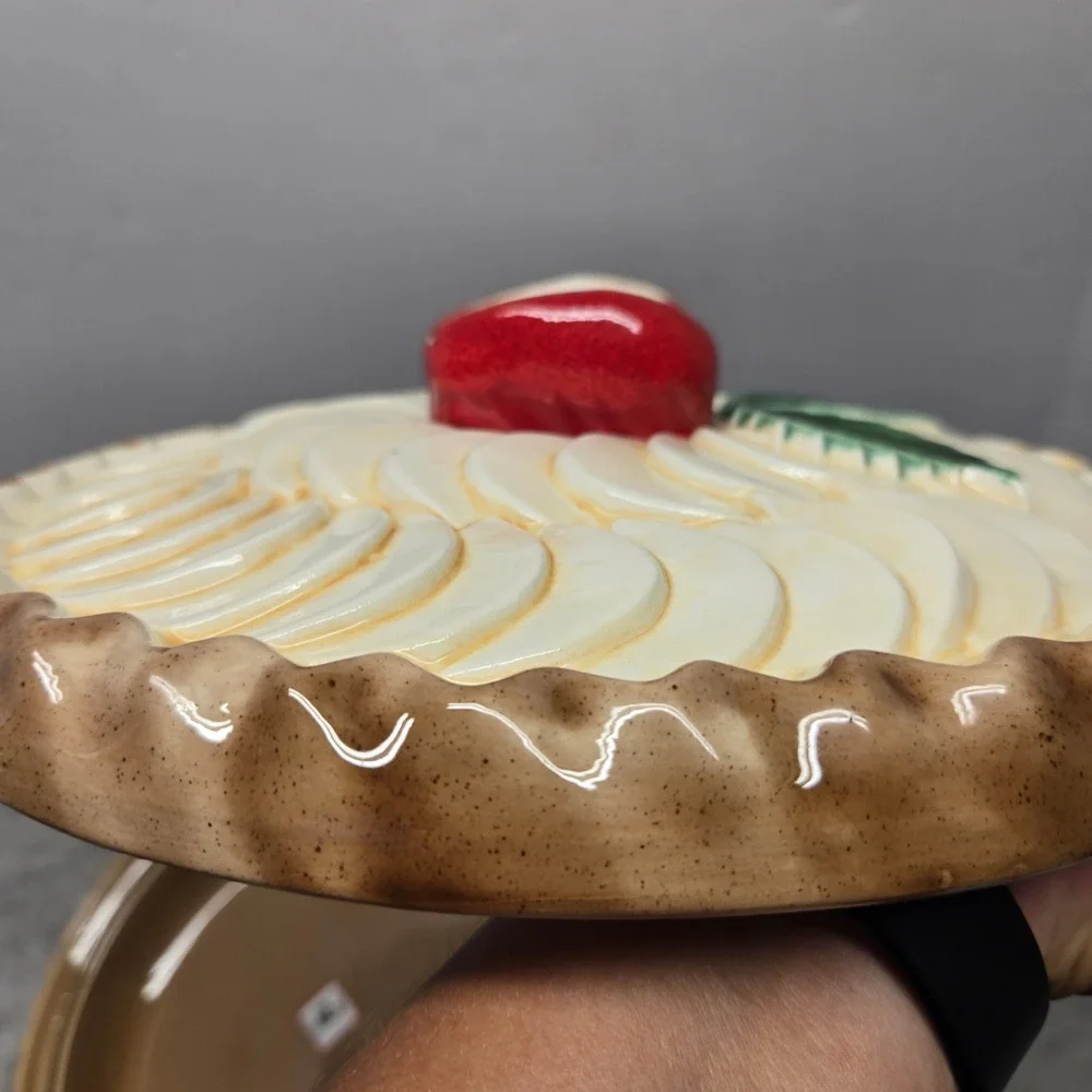 Ceramart Portugal Ceramic Apple Pie Dish with 3D Lidded Top 12 Inch Speckled Tan